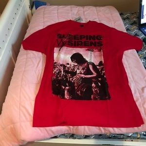 Sleeping w/ sirens(HOTTOPIC TEE)